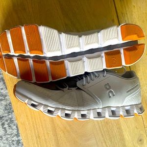 Women’s size 11 OnClouds